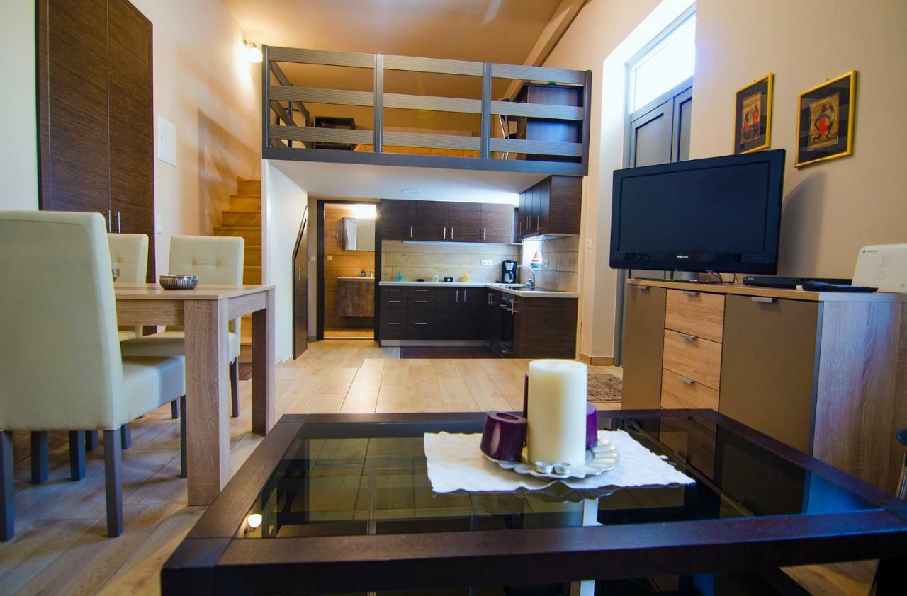 פליאוחורה Gonis Suites מראה חיצוני תמונה
